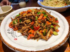 鱼干焖鲜牛肉-原生态土钵菜·赣南土菜地标(开发区店)