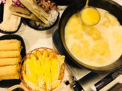 -鲜入围煮花胶鸡海鲜火锅