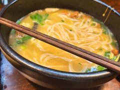 -银米·云南传统过桥米线(双廊黑金冠店)