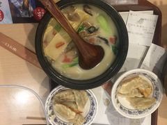 -蒙自源米线大王(东站店)