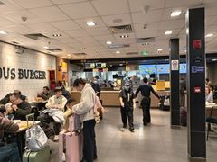 -麦当劳(上海虹桥站30B检票口楼上)