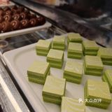 师傅面前的烤物总是拿不完~服务员要夸一夸