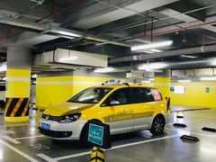 -白玉兰广场停车场