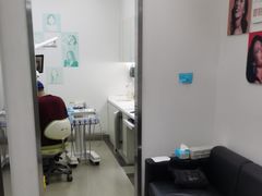 -雅悦齿科(顾村公园店)