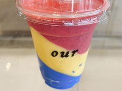 彩虹奶昔-OUR Bakery(中海环宇荟店)