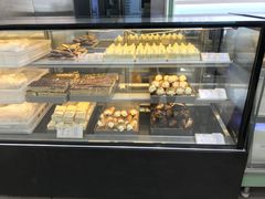 面包甜点陈列柜-上海哈尔滨食品厂(淮海中路店)
