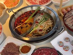 -茅草房·河畔园林火锅
