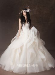 -雪中彩影婚纱摄影·微光艺术中心