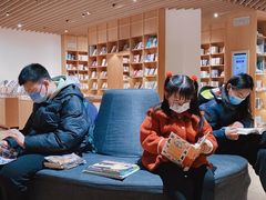 -新华文创·光的空间