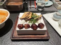 -左庭右院鲜牛肉火锅黑金店(陆家嘴中心店)