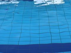 -鲸灵公元游泳中心