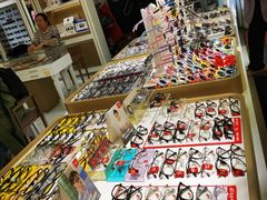 -美式眼镜·授权蔡司.依视路.尼康.豪雅.明月(人民广场店)