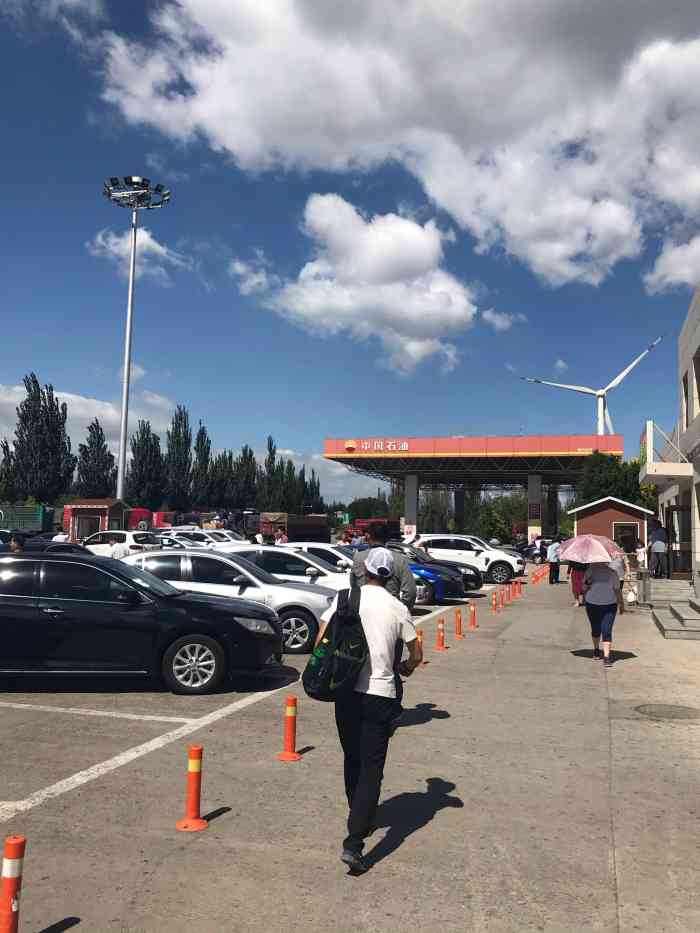 官厅服务区餐厅-"崇礼和几个朋友玩了三天,今天返京经过了一.