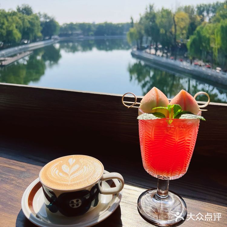 北平的秋天🍁，藏在这家绝美屋顶露台咖啡店☕️｜糖房咖啡