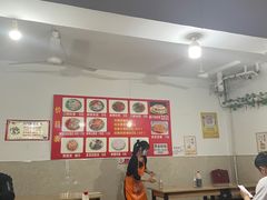 大堂-老字号杨坡红油米线腊汁肉夹馍(东四道巷店)