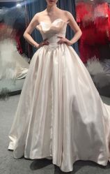 -艾米丽婚纱礼服