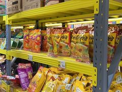 -咻啵翔翔零食基地(万达广场店)