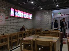 大堂-百年尹氏汤包(环球美食荟店)