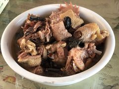 炖鸡-北京龙庆四季香农家饭庄·灶台鱼·碳烤虹鳟鱼(龙庆峡店)