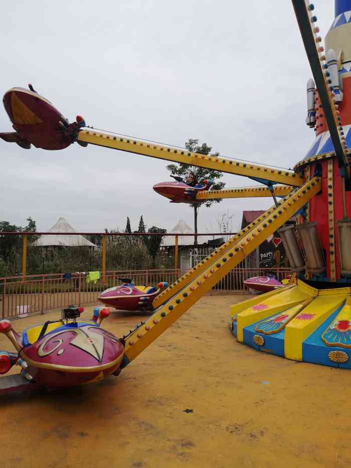 远成·乐山文旅城-"昨天休息,国庆节的最后一天,儿子也放假,.