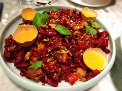 辣子鸡配芒果分子球-雀蓝川菜(奥体广场店)