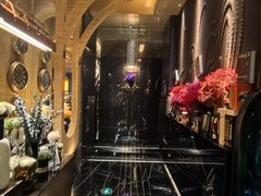 -瑞虹新天地月亮湾