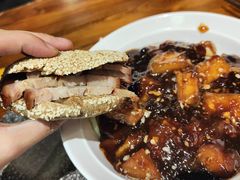 -老天桥酱肉烧饼夹肘子(天桥店)