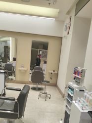 -Mentor Hair Salon