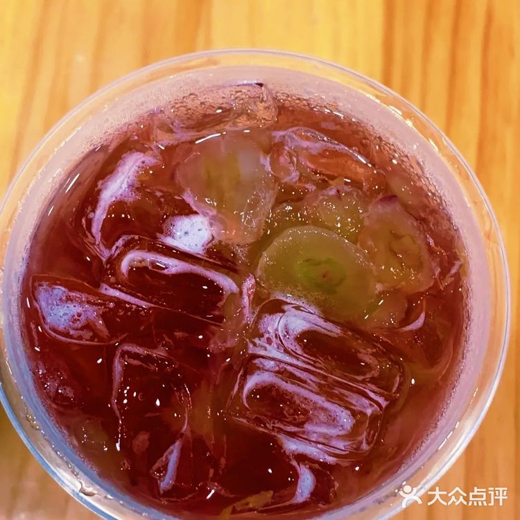 钰儿探店/书亦烧仙草上新品啦，葡萄家族再添新姐妹！