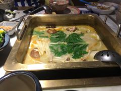 -尚尚仙·酸汤猪手·猪肚鸡火锅(华联万柳购物中心店)