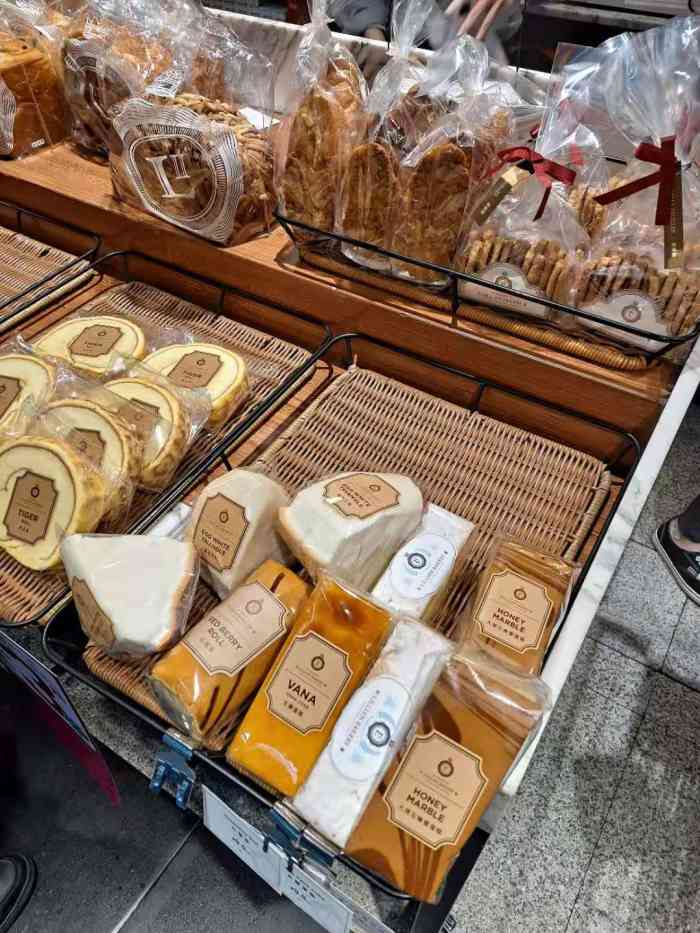 莉lillian bakery莲(东昌路店)-"要回家了还在纠结没给老爹买礼物