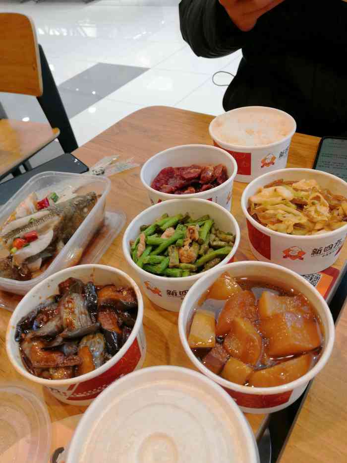 新四方美食城(石矸店)-"新四方这家连锁店在我们这边已经开了十几年.