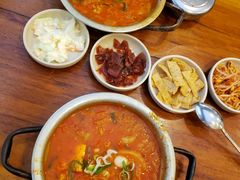 金枪鱼辣白菜汤-金北顺大锅家(신사본점)