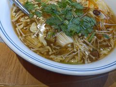 -头上红煨盐鸡·非遗院子餐厅
