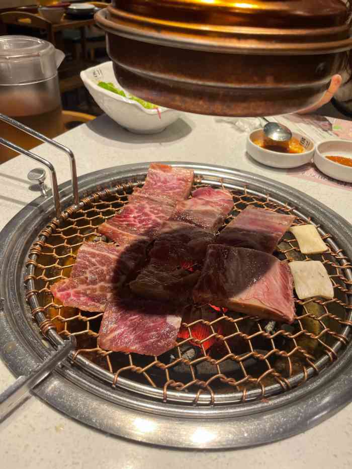 本家韩国烤肉(万象城店)-"想吃烤肉,选了万象城的本家 [环境]虽.