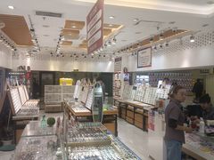 -美式眼镜·授权蔡司.依视路.尼康.豪雅.明月(人民广场店)