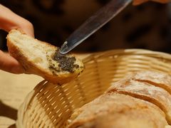 餐前面包涂黑橄榄酱ING-LA  PETANQUE(泰安路店)