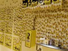 -咻啵翔翔零食基地(万达广场店)