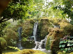 -Chom Cafe and Restaurant