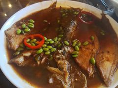 红烧长江杂鱼-鸿运酒楼