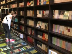 -钟书阁(松江泰晤士小镇店)