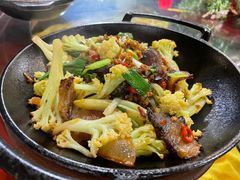 有机花菜炒老腊肉-灶东家民间菜(回兴店)