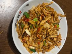 -富正毅三下锅·湘西韵味(天门山索道店)
