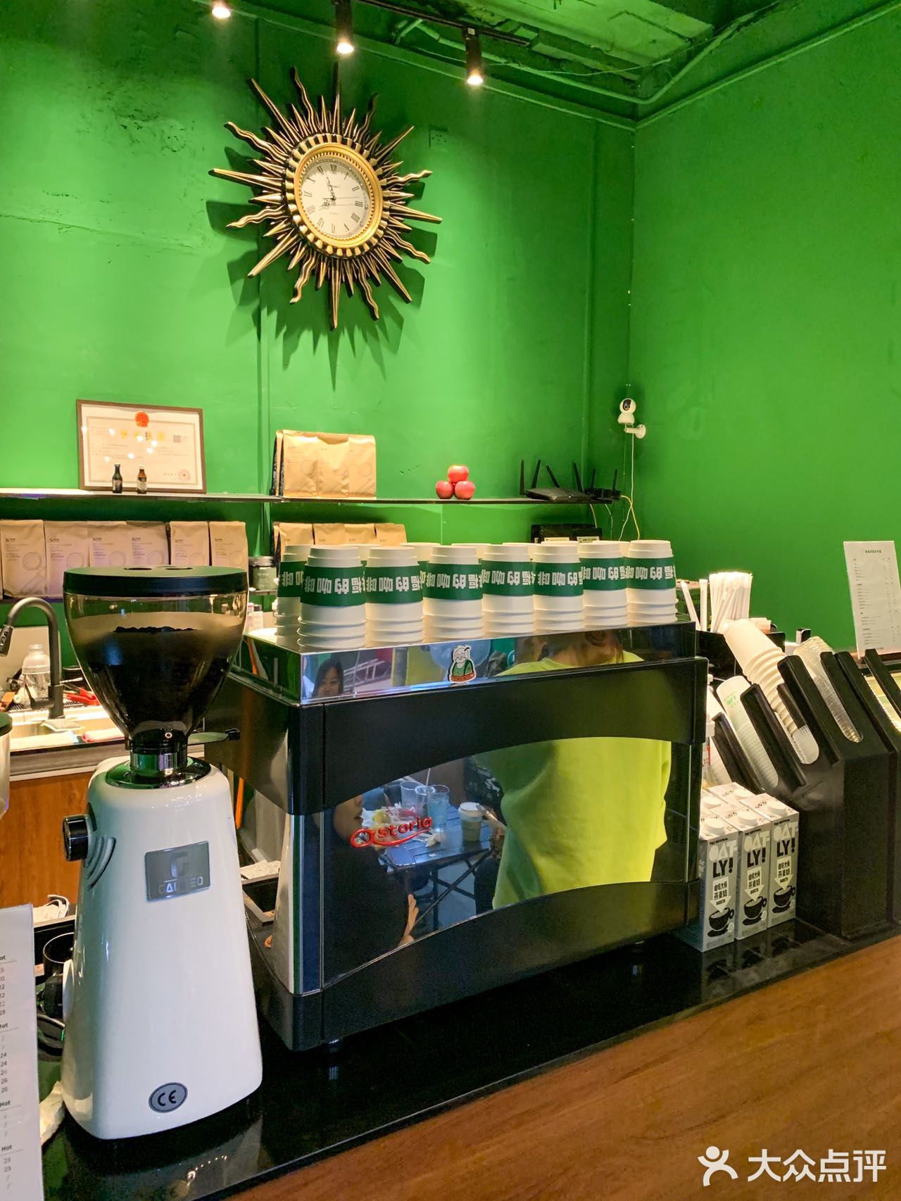 广州探店丨一家黑金风的咖啡店🖤