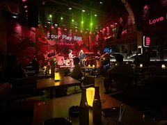 -FOUR PLAY BAR