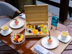 -百灵希尔顿逸林酒店大堂吧