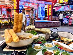 -刘姐啤酒鱼民族演艺餐厅(西街总店)