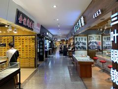 -三叶眼镜城批发市场(上海火车站店)