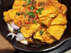 蒜香火腿包浆豆腐-云海肴云南菜·蒸汽石锅鱼(新奥店)