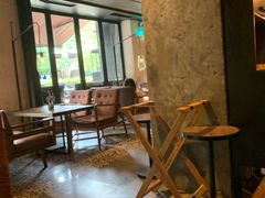 靠窗位-Carbon莫卡哆·意大利复古集市餐厅(杭州大厦店)